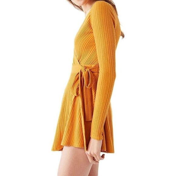 Urban Outfitters Mustard Gold Yellow Wrap Ribbed Romper Textured Side Tie M - Picture 3 of 13